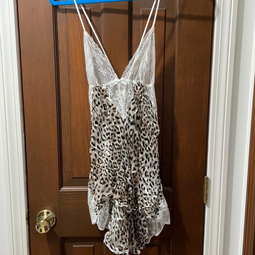 Victoria’s Secret Babydoll Leopard White Large